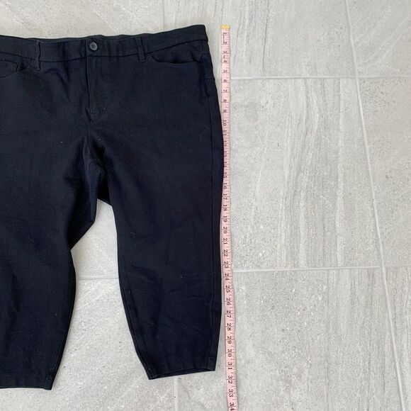 Torrid 24S Black Knee Length Capri Length Pants - Picture 4 of 5